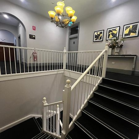 The Stirling Arms Hotel Perth Bagian luar foto