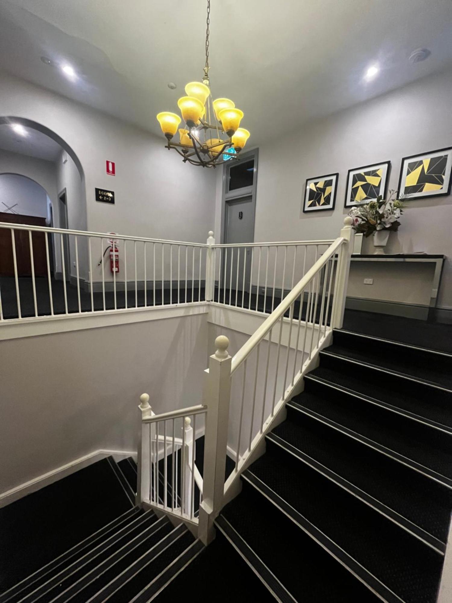 The Stirling Arms Hotel Perth Bagian luar foto