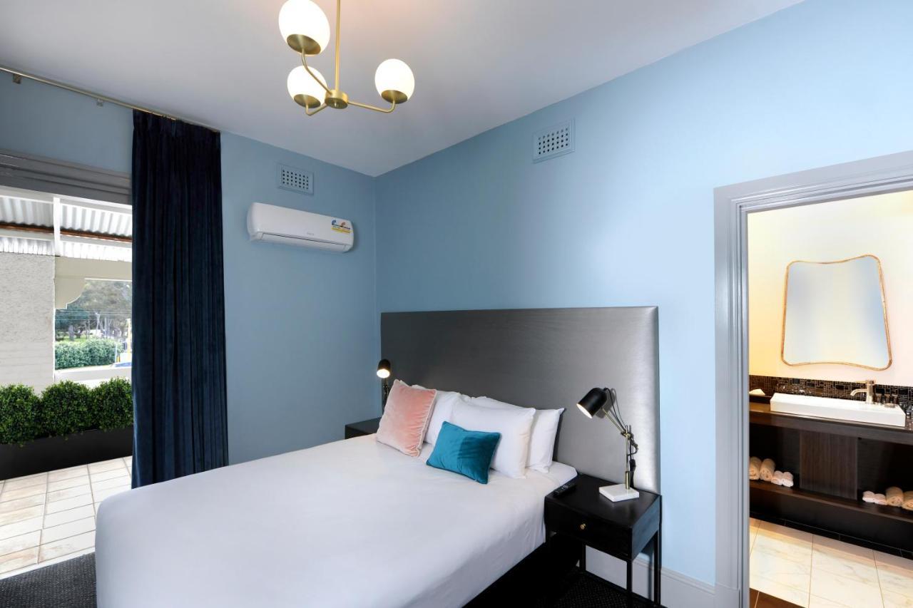 The Stirling Arms Hotel Perth Bagian luar foto