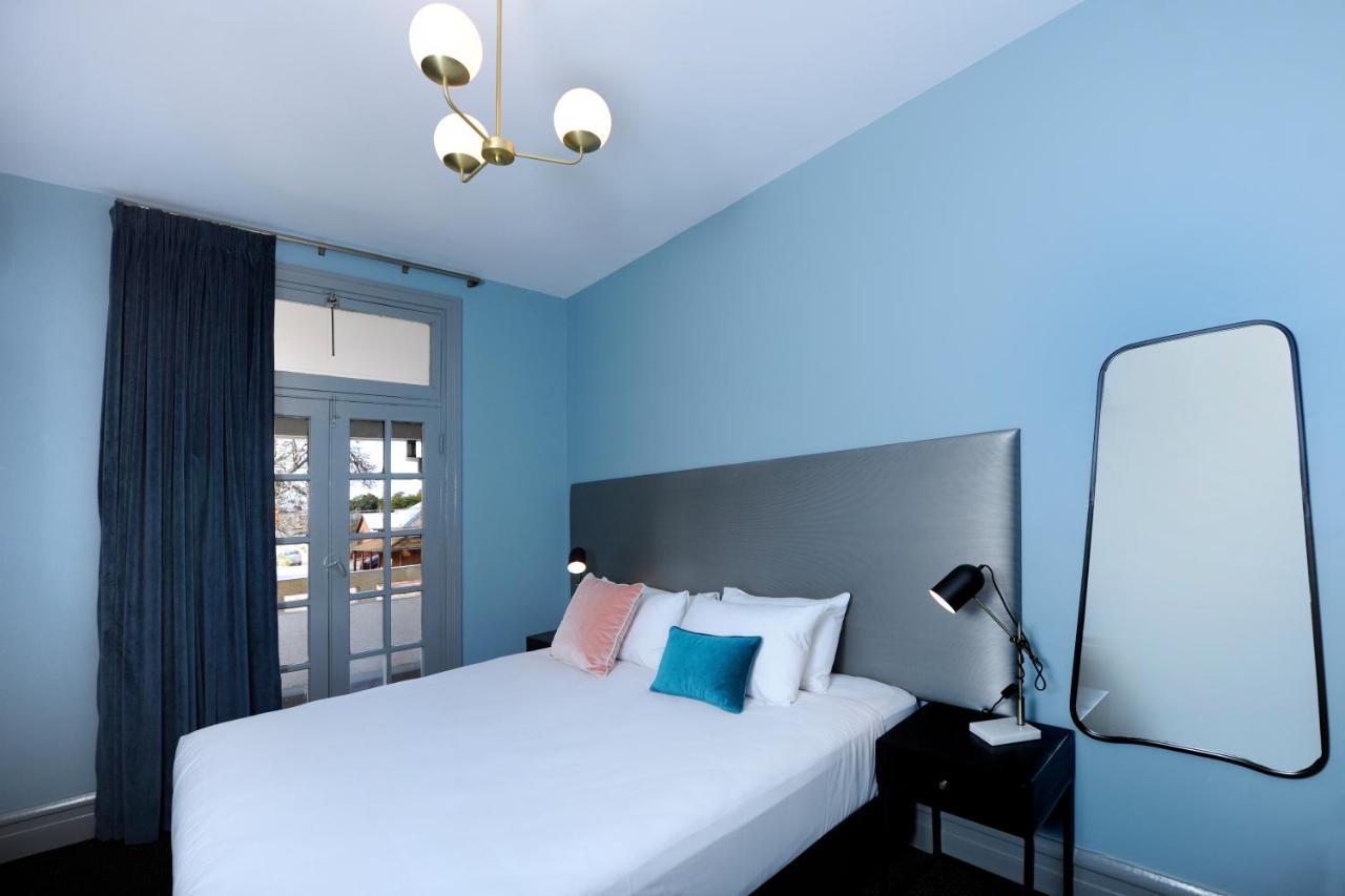 The Stirling Arms Hotel Perth Bagian luar foto