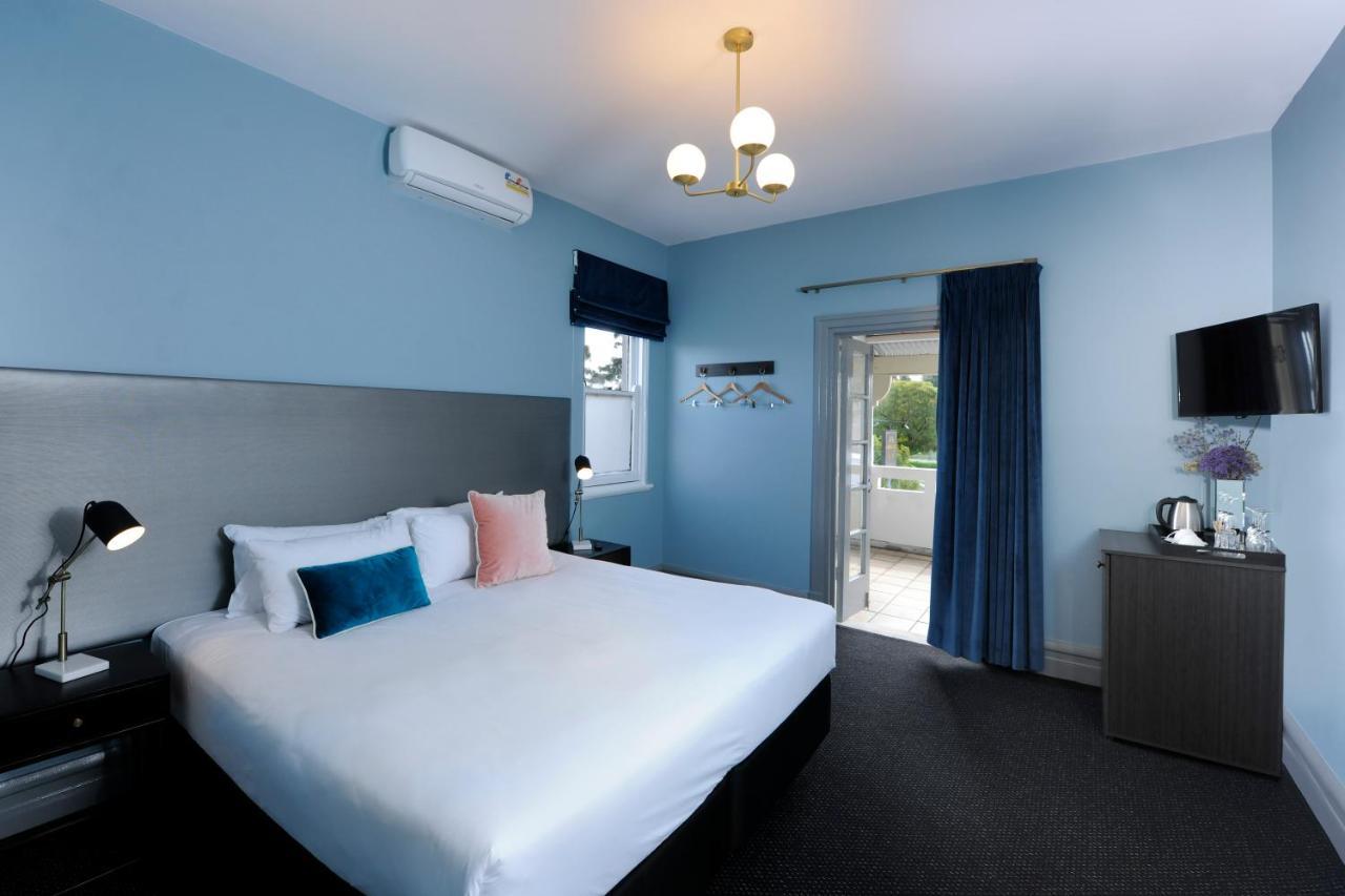 The Stirling Arms Hotel Perth Bagian luar foto