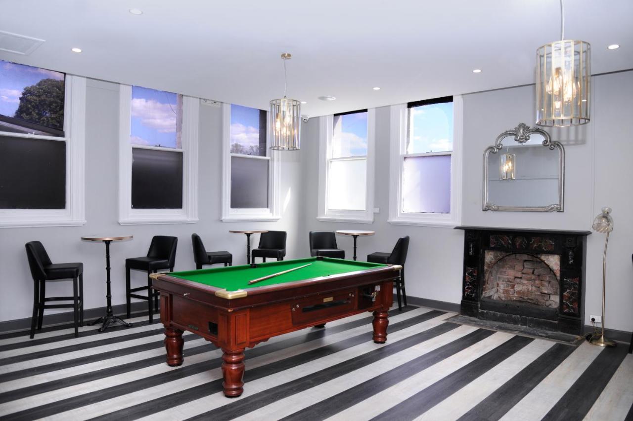 The Stirling Arms Hotel Perth Bagian luar foto