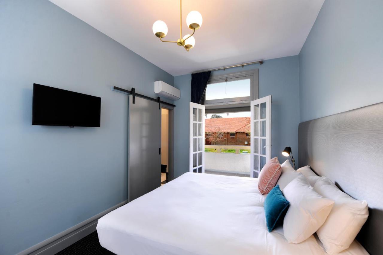 The Stirling Arms Hotel Perth Bagian luar foto