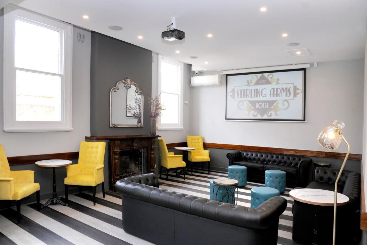 The Stirling Arms Hotel Perth Bagian luar foto
