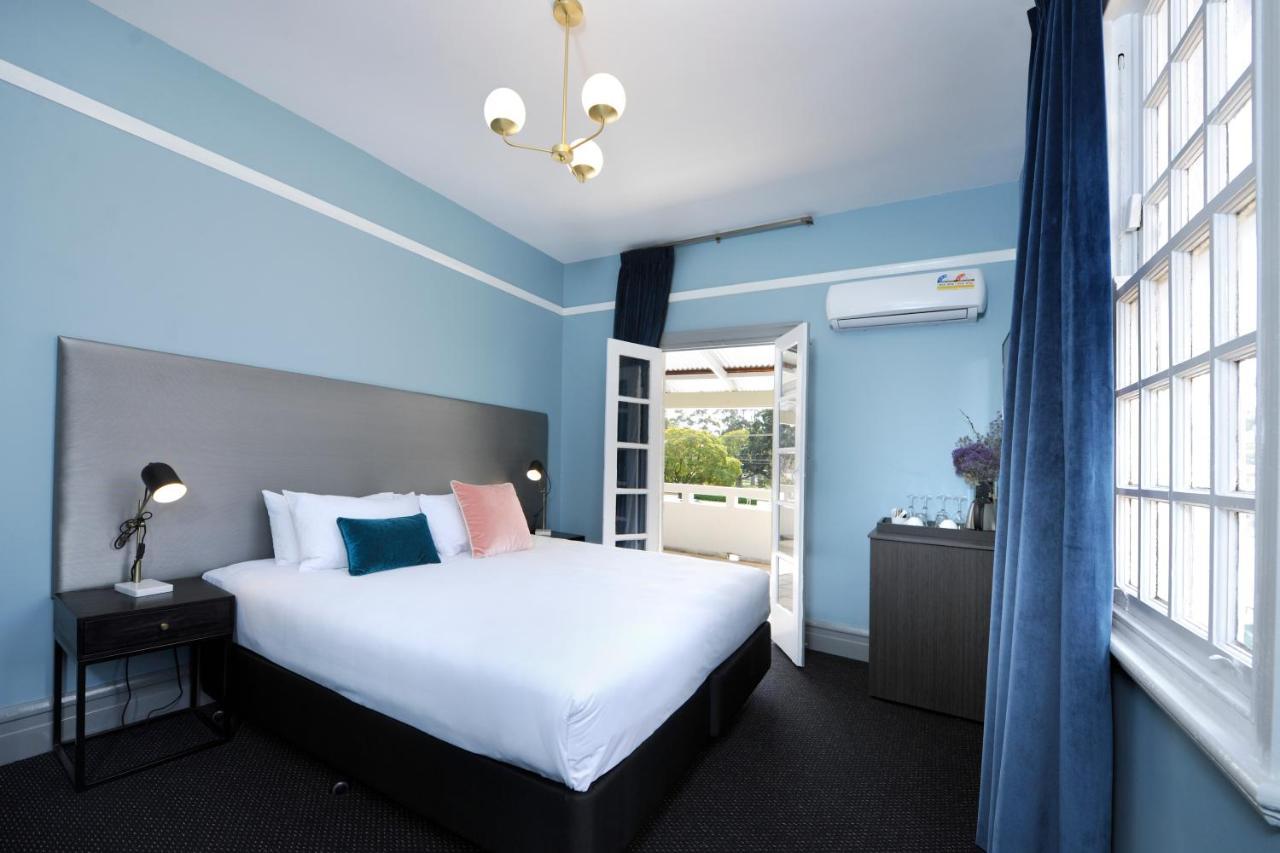 The Stirling Arms Hotel Perth Bagian luar foto