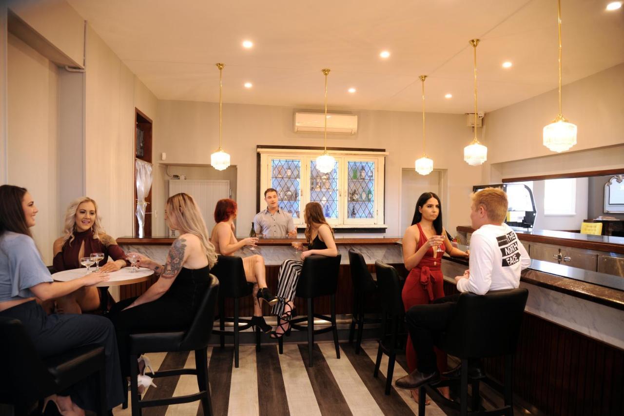 The Stirling Arms Hotel Perth Bagian luar foto